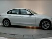 BMW 3 Series 320i 2017 - Bán xe BMW 320i 2017, màu trắng, nhập khẩu chính hãng, có xe giao ngay, giá rẻ nhất