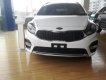 Kia Rondo GAT FL 2017 - Bán ô tô Kia Rondo AT sản xuất 2017, màu trắng