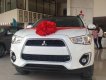 Mitsubishi Outlander Sport Sport 2.0CVT Premium 2017 - Bán Mitsubishi Outlander Sport Sport 2.0CVT Premium đời 2017, màu trắng, 885tr