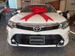 Toyota Camry 2.0 E 2018 - Toyota Tân Cảng bán Camry 2.0 Facelift 2018 màu trắng camay - Tặng bảo hiểm, phụ kiện, trả góp 90%- SĐT 096.77.000.88