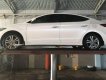 Hyundai Elantra 2016 - Cần bán gấp Hyundai Elantra đời 2016, màu trắng xe gia đình, giá 650tr