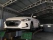 Hyundai Elantra 2016 - Cần bán gấp Hyundai Elantra đời 2016, màu trắng xe gia đình, giá 650tr