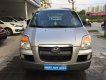 Hyundai Starex 2004 - Bán Hyundai Starex năm sản xuất 2004, màu bạc, nhập khẩu nguyên chiếc, giá cạnh tranh