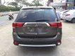 Mitsubishi Stavic 2.4 CVT Premium 2018 - Bán Mitsubishi Outlander 2.4 CVT Premium đời 2018, màu nâu