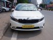 Kia Cerato AT 2017 - Bán ô tô Kia Cerato 2017, màu trắng, giá chỉ 608 triệu