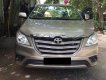 Toyota Innova E 2016 - Bán Toyota Innova E đời 2016, màu vàng, số sàn