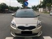 Kia Rondo GAT 2017 - Bán Kia Rondo 2017 tự động, màu vàng cát, xe còn rất mới đi kỹ