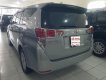 Toyota Innova 2.0E 2017 - Cần bán Toyota Innova 2.0E sản xuất năm 2017, màu bạc xe gia đình giá cạnh tranh