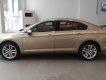 Volkswagen Passat GP 2018 - Bán Volkswagen Passat GP mới giá cạnh tranh, trả trước chỉ 300tr - 090.364.3659