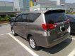 Toyota Innova 2017 - Cần bán gấp Toyota Innova sản xuất 2017, màu nâu