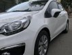 Kia Rio 2015 - Cần bán gấp Kia Rio đời 2015, màu trắng còn mới, giá 379tr