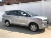 Toyota Innova 2.0E 2017 - Cần bán Toyota Innova 2.0E đời 2017, màu bạc, 705tr