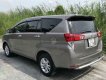 Toyota Innova 2.0E 2017 - Bán Toyota Innova 2.0E đời 2017, màu vàng cát