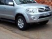 Toyota Fortuner   2011 - Cần bán gấp Toyota Fortuner đời 2011, màu bạc xe gia đình