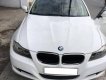 BMW 3 Series 320i 2009 - Cần bán BMW 3 Series 320i đời 2009, màu trắng còn mới, giá chỉ 625 triệu