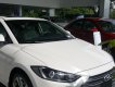 Hyundai Elantra 2.0 2018 - Hyundai Elantra 2.0 trắng, ưu đãi 70 triệu, xe có sẵn. Giao ngay