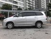 Toyota Innova   MT 2015 - Bán lại chiếc xe Toyota Innova số sàn 7 chỗ, ĐK 2015 chính chủ sử dụng từ đầu, màu ghi bạc, biển Hà Nội