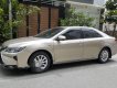 Toyota Camry   2016 - Cần bán gấp Toyota Camry sản xuất năm 2016, màu vàng còn mới giá cạnh tranh