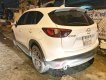 Mazda CX 5 2.0 2016 - Bán xe Mazda CX 5 2.0 đời 2016, màu trắng còn mới, giá chỉ 815 triệu