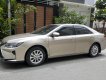 Toyota Camry AT 2016 - Bán Toyota Camry AT đời 2016 màu vàng cát, mới 99%