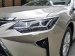 Toyota Camry AT 2016 - Bán Toyota Camry AT đời 2016 màu vàng cát, mới 99%
