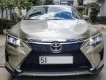 Toyota Camry   2016 - Cần bán gấp Toyota Camry sản xuất năm 2016, màu vàng còn mới giá cạnh tranh