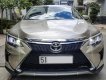 Toyota Camry AT 2016 - Bán Toyota Camry AT đời 2016 màu vàng cát, mới 99%