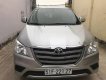 Toyota Innova E 2015 - Cần bán lại xe Toyota Innova E sản xuất 2015, màu bạc xe gia đình