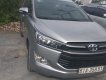 Toyota Innova 2.0E  MT 2017 - Bán ô tô Toyota Innova sản xuất năm 2017, màu xám bạc