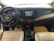 Kia Rondo 2.0AT 2016 - Cần bán xe Kia Rondo 2.0AT sản xuất 2016, màu trắng, giá tốt