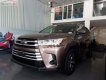 Toyota Highlander LE 2.7 2017 - Bán chiếc xe Toyota Highlander 2.7 LE tháng 2- 2017 màu cà phê cực đẹp