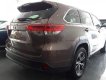 Toyota Highlander LE 2.7 2017 - Bán chiếc xe Toyota Highlander 2.7 LE tháng 2- 2017 màu cà phê cực đẹp