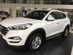 Hyundai Tucson 2018 - Hyundai Tucson xăng tiêu chuẩn trắng xe giao ngay, liên hệ để được giá khuyến mãi. LH: 0903175312