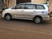 Toyota Innova 2.0E 2013 - Bán xe Toyota Innova 2.0E năm sản xuất 2013, màu bạc