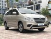 Toyota Innova 2.0 E 2015 - Bán xe Toyota Innova 2.0 E sản xuất năm 2015, màu vàng cát, 598tr