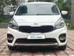 Kia Rondo 2.0 GAT 2017 - Bán ô tô Kia Rondo 2.0 GAT đời 2017, màu trắng, giá tốt