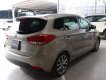 Kia Rondo 1.7MT 2015 - Bán xe Kia Rondo 1.7MT 2015, màu vàng, giá chỉ 548 triệu