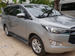 Toyota Innova E MT 2017 - Cần bán lại xe Toyota Innova năm 2017 màu bạc, giá 699 triệu