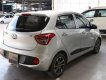 Hyundai Grand i10 1.2AT 2017 - Cần bán Hyundai Grand i10 1.2AT sản xuất năm 2017, màu bạc, giá tốt