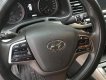 Hyundai Elantra 2017 - Gia đình bán xe Hyundai Elantra sản xuất năm 2017, màu đen