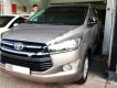 Toyota Innova 2.0E 2017 - Cần bán xe Toyota Innova 2.0E 2017, màu vàng như mới, giá chỉ 715 triệu