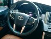 Toyota Innova 2.0E 2017 - Cần bán xe Toyota Innova 2.0E 2017, màu vàng như mới, giá chỉ 715 triệu