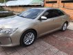 Toyota Camry 2.0E 2018 - Bán gấp Camry 2.0E tự động 4/2018, màu vàng cát xe đi 6000 km