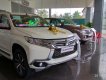 Mitsubishi Pajero Sport 2018 - Bán xe gầm cao Mitsubishi Pajero máy dầu giá tốt, xe màu trắng có sẵn giao ngay ở Quảng Bình