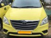 Toyota Innova   E   2014 - Cần bán lại xe Toyota Innova E đời 2014, màu vàng còn mới