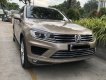 Volkswagen Touareg 2016 - Bán Volkswagen Touareg 2016, xe đăng ký mới 2018-xe còn bảo hành 1 năm