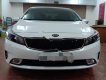 Kia Cerato 1.6 MT 2018 - Bán Kia Cerato 1.6 MT đời 2018, màu trắng số sàn