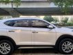 Hyundai Tucson  2.0 AT  2018 - Cần bán lại xe Hyundai Tucson 2.0 AT sản xuất năm 2018, màu trắng, mới chạy 4 tháng, odo mới chạy 8000km