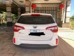 Kia Sorento GATH 2016 - Cần bán lại xe Kia Sorento GATH sản xuất năm 2016, màu trắng số tự động, giá 750tr