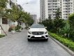Mercedes-Benz GLC-Class 300 4Matic 2017 - Bán xe Mercedes GLC 300 4Matic sản xuất 2017, màu trắng ngọc trinh